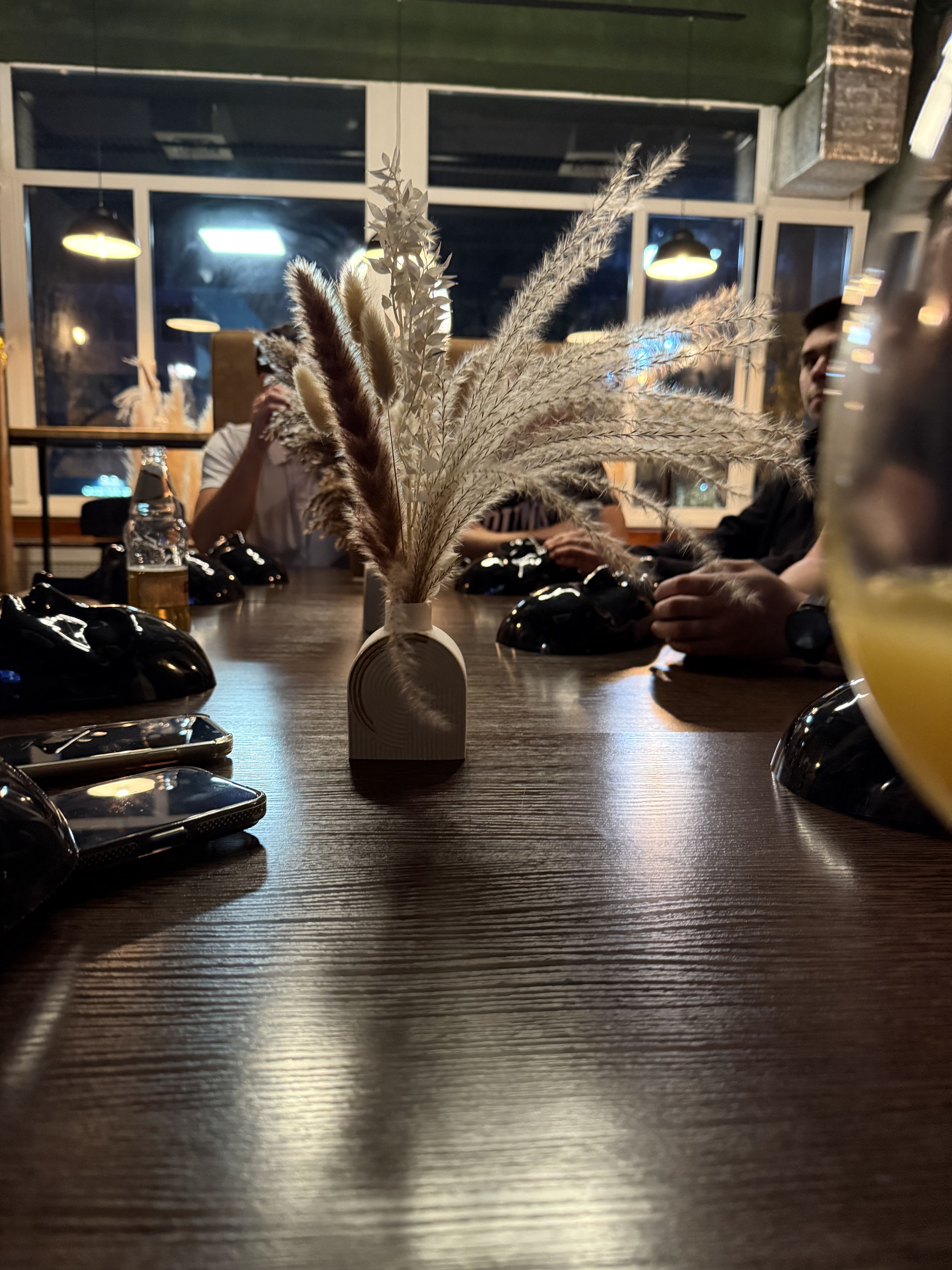 Зона для работы с ноутбуком в Soul Cafe - розетки и WiFi